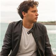 Laureando in Giurisprudenza e diplomato al Liceo Scientifico offro ripetizioni per Matematica, Italiano, Storia, Geografia a studenti delle scuole elementari, medie e superiori (SIA IN PRESENZA SIA A DISTANZA). Disponibile sia a Prato sia a Firenze